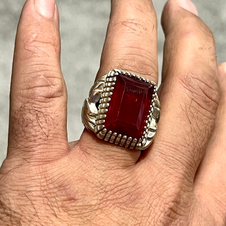 مشخصات قیمت و خرید انگشتر یاقوت