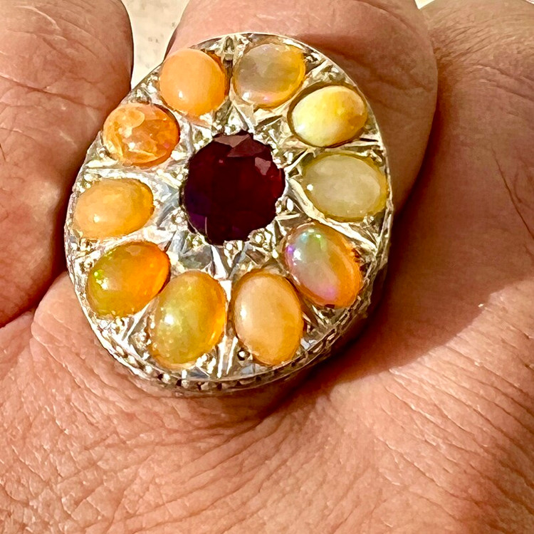 انگشتر جواهری اوپال ده عدد نگین و یک نگین یاقوت سرخ افریقا