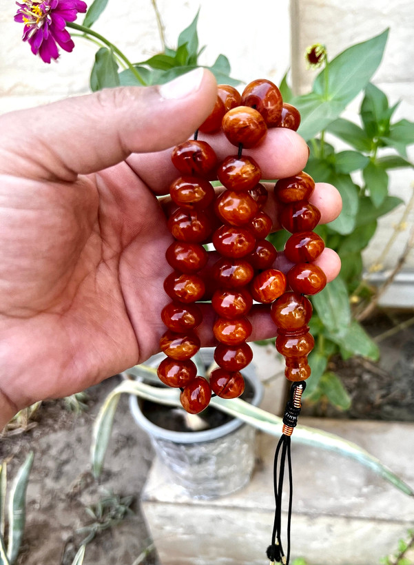 تسبیح کهربای رگه دار درشت شمش سری اول