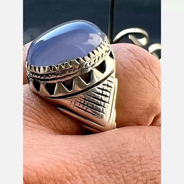انگشتر عقیق کبود یمنی کهنه و آبدار کد 89