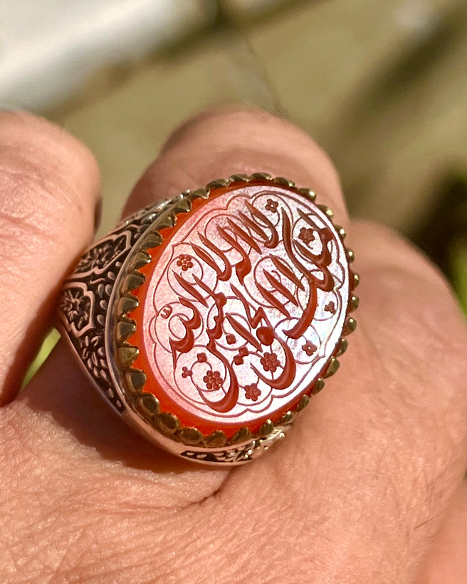 انگشتر عقیق سرخ یمنی کهنه و طوقدار ، خطی ،بسیار خاص