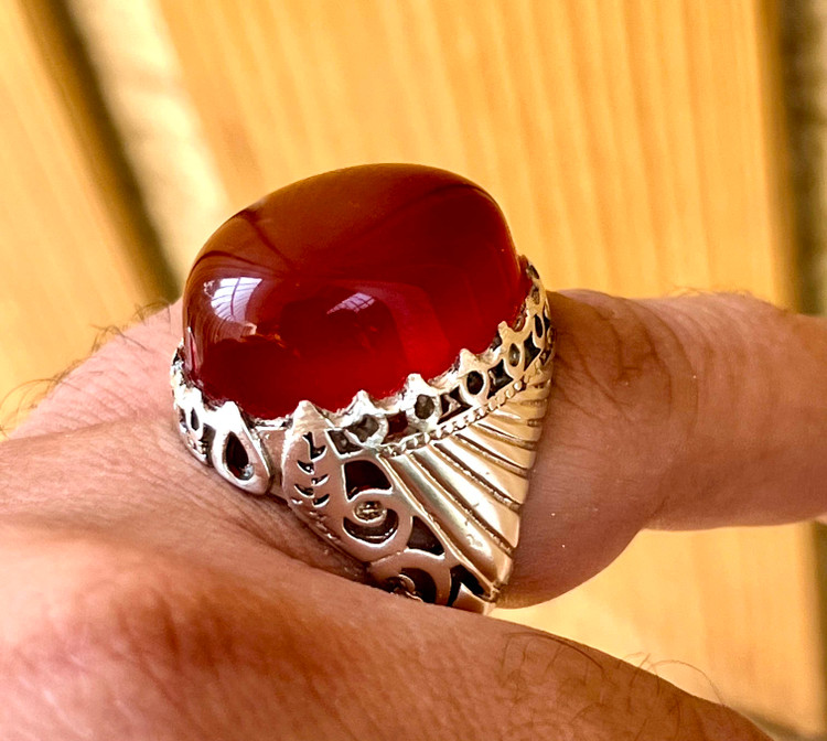انگشتر عقیق سرخ معدنی قواره درشت تراش کله اسبی کد ۲۷۴