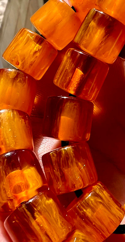 تسبیح سندلوس یاغبال تمام رگه دار ،خشک و معطر تراش ده ساله متریال عالی ،چگالی دار کد ۳۲۴