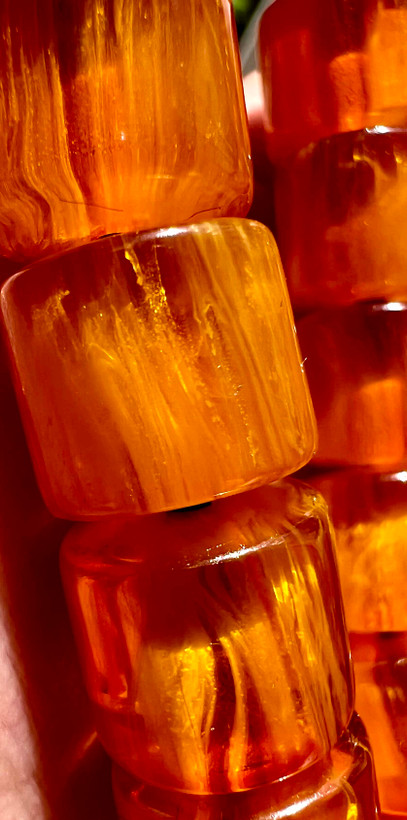 تسبیح سندلوس یاغبال تمام رگه دار ،خشک و معطر تراش ده ساله متریال عالی ،چگالی دار کد ۳۲۴