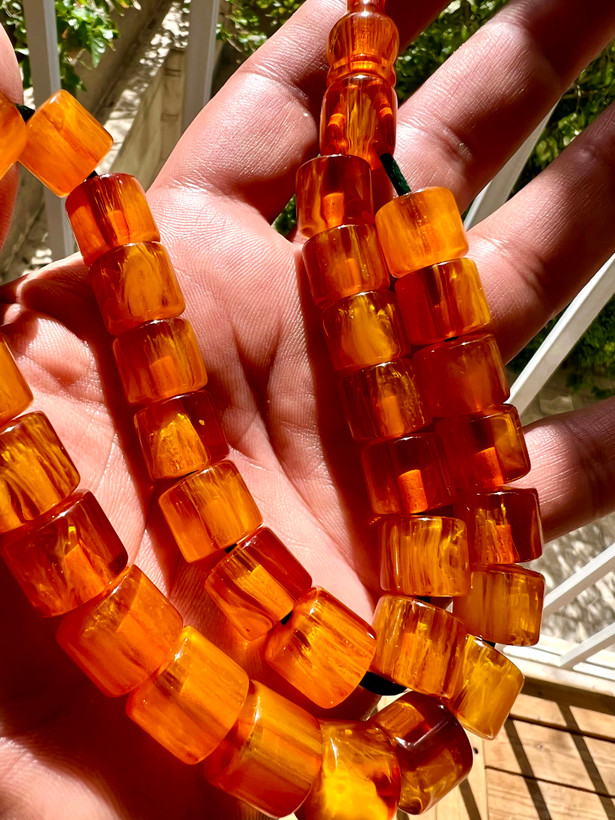 تسبیح سندلوس یاغبال تمام رگه دار ،خشک و معطر تراش ده ساله متریال عالی ،چگالی دار کد ۳۲۴