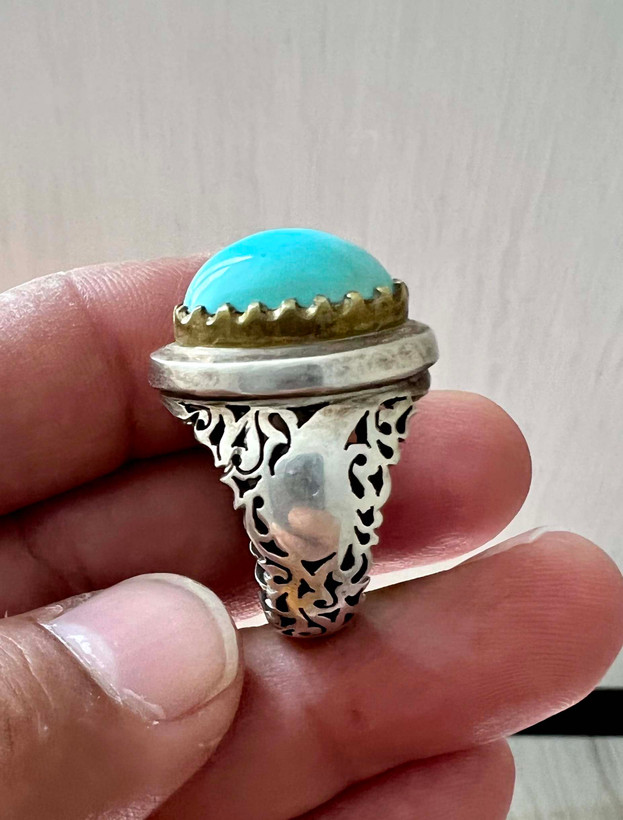 انگشتر فیروزه عجمی معدنی نیشابور ، احیا نشده و اصیل رکاب دستی اثر استاد پوریا کد ۳۳۶