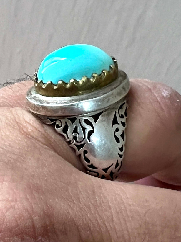 انگشتر فیروزه عجمی معدنی نیشابور ، احیا نشده و اصیل رکاب دستی اثر استاد پوریا کد ۳۳۶