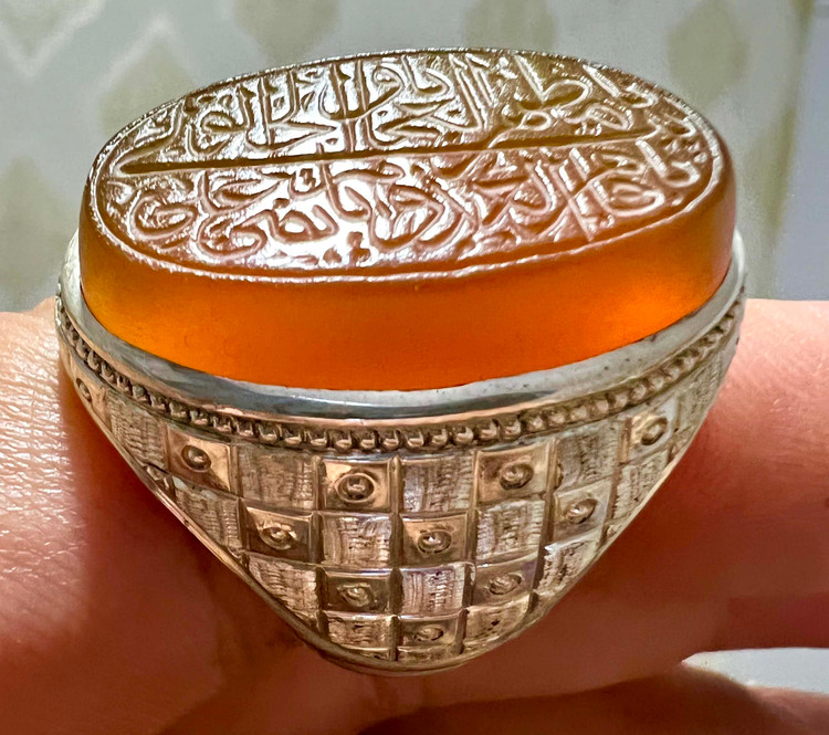 انگشتر عقیق خطی یمنی اصل خط سید عباس ضابطی رکاب دستساز استاد وارسته کد ۳۴۸