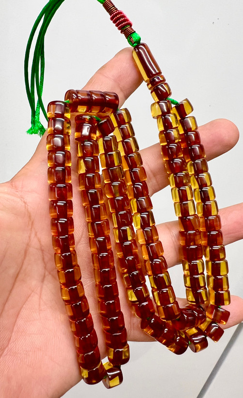 تسبیح سندلوس کهنه آلمان پاتین دار و تراش سی چهل ساله معطر رنگ زرد زعفرانی با مغز قرمز کد ۵۳۸