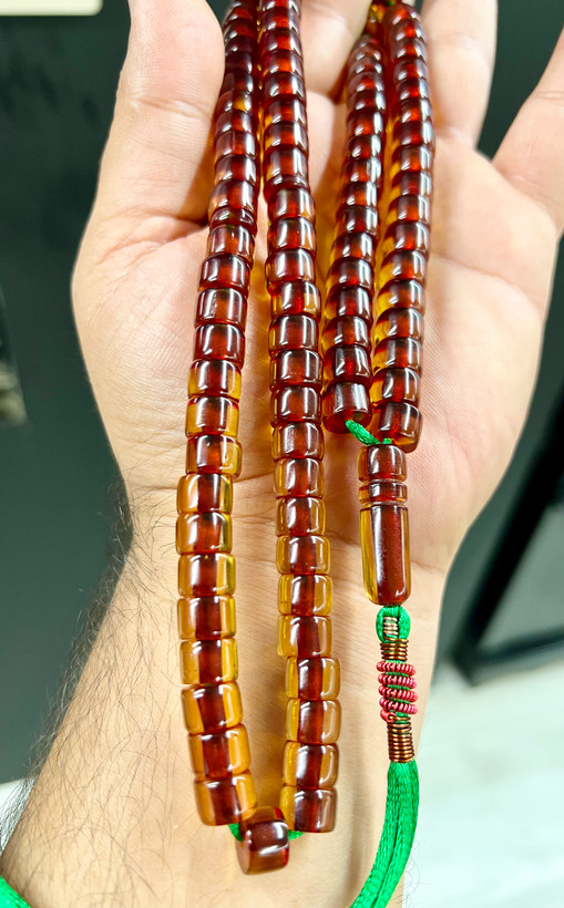 تسبیح سندلوس کهنه آلمان پاتین دار و تراش سی چهل ساله معطر رنگ زرد زعفرانی با مغز قرمز کد ۵۳۸