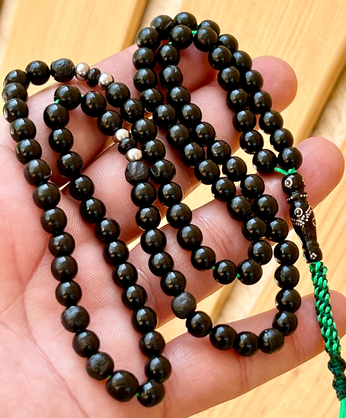 تسبیح یسر حجاز یا مکاوی بشدت بودار صد ساله قاجاری اصل کد ۵۴۴ s