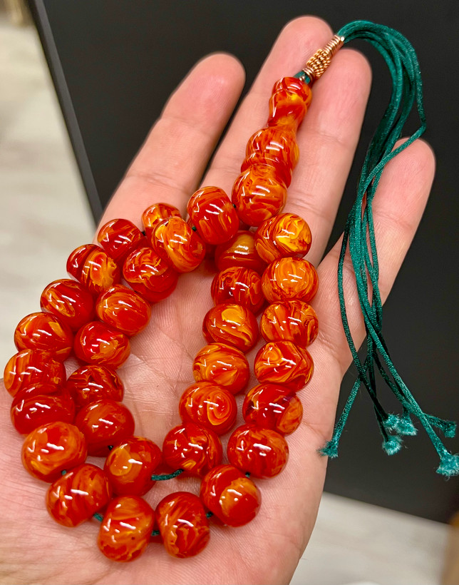 تسبیح کهربا پرچمی تمام رگه شمش سری اول تراش ده ساله کد ۵۷۵