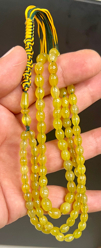 تسبیح شاه مقصود زرد انگوری با قدمت صد ساله ،طبع صابونی و چرب کد ۶۰۳