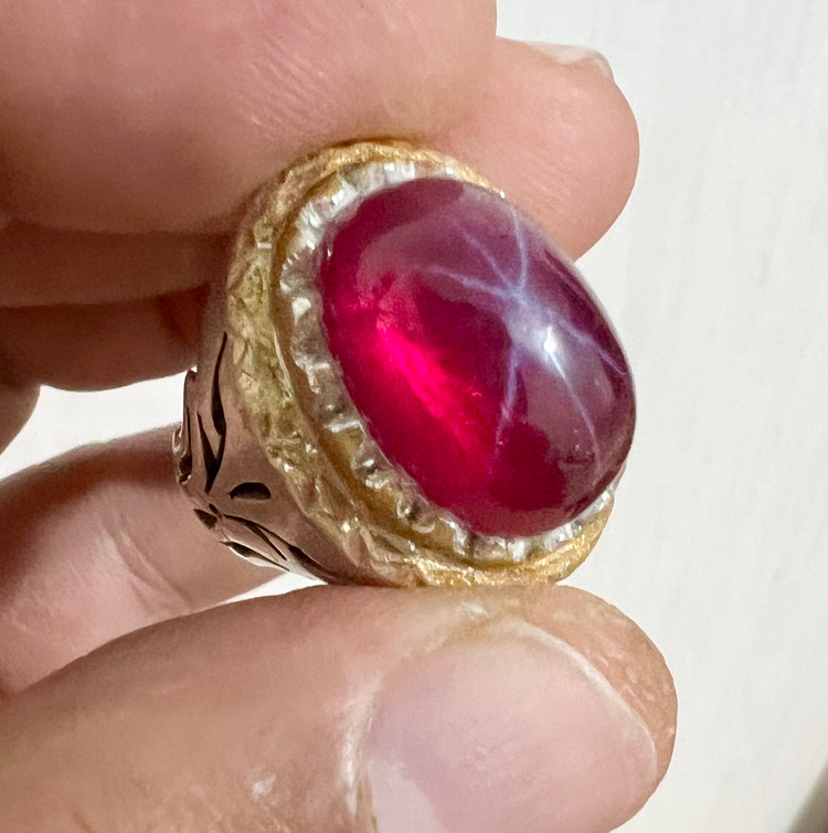 انگشتر یاقوت استار سرخ ،رکاب نقره ۹۵۰ دستساز مهر دار کد ۶۲۲